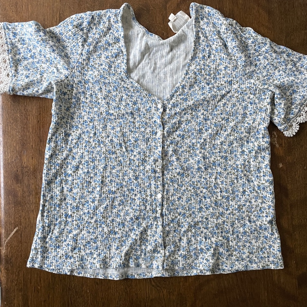 Sezane EUC Small CÉLIA T-SHIRT Blue Flowers Button Up V Neck